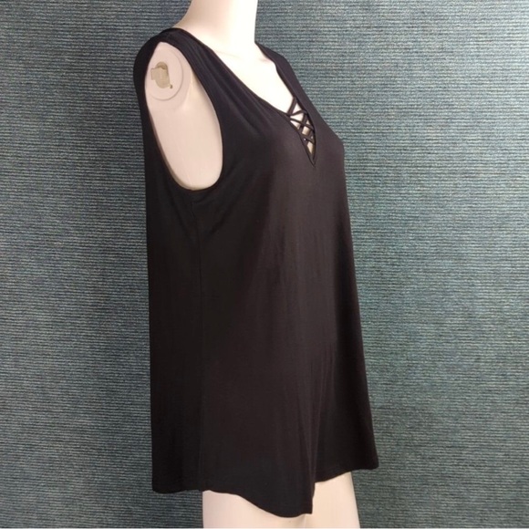 For Kitty Rescue! Feiersi Black Tank Top, Cross Cross Neckline - Picture 7 of 12